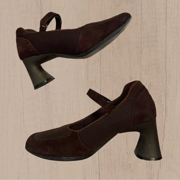 Vintage brown suede Mary Janes square toe heels - Picture 4 of 9
